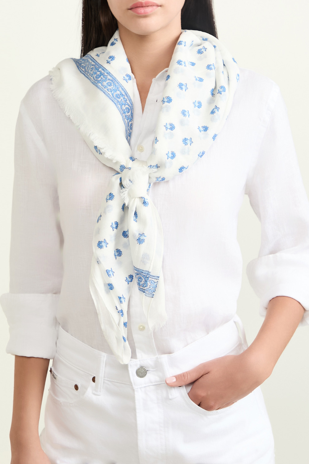 תמונת כל הלוק של צעיף קייצי